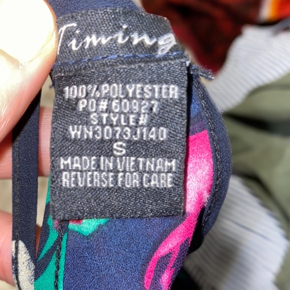 Pretty floral top - Picture 3 of 3